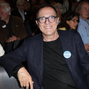 Thierry Beccaro - Les amis musiciens de Renaud ont donné un concert à la Mairie du 13ème à Paris le 5 septembre 2024, en hommage au chanteur et à l'occasion de l'exposition "Renaud, Des mots et des images" et de la sortie d'un recueil regroupant des oeuvres d'artistes contemporains illustrant ses chansons par vingt artistes © Coadic Guirec/Bestimage