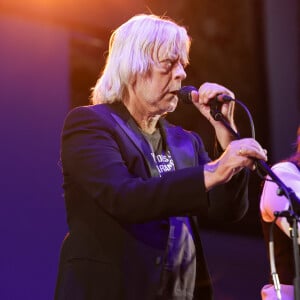 "Elle porte tout le temps des boucles d'oreilles en forme de cerises, alors je l'ai appelée Cerise", avait confié Renaud sur les ondes de RTL en 2023.
Le chanteur Renaud (Renaud Séchan) - Les amis musiciens de Renaud ont donné un concert à la Mairie du 13ème à Paris le 5 septembre 2024, en hommage au chanteur et à l'occasion de l'exposition "Renaud, Des mots et des images" et de la sortie d'un recueil regroupant des oeuvres d'artistes contemporains illustrant ses chansons par vingt artistes© Coadic Guirec/Bestimage