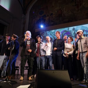 Le chanteur Renaud (Renaud Séchan), Gaëtan Roussel et Gauvain Sers - Les amis musiciens de Renaud ont donné un concert à la Mairie du 13ème à Paris le 5 septembre 2024, en hommage au chanteur et à l'occasion de l'exposition "Renaud, Des mots et des images" et de la sortie d'un recueil regroupant des oeuvres d'artistes contemporains illustrant ses chansons par vingt artistes © Coadic Guirec/Bestimage