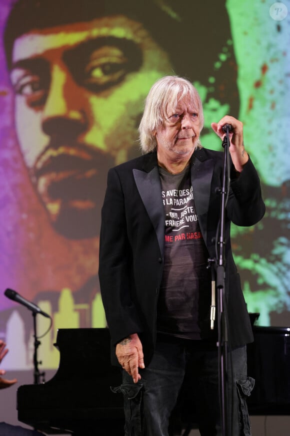 Le chanteur Renaud (Renaud Séchan) - Les amis musiciens de Renaud ont donné un concert à la Mairie du 13ème à Paris le 5 septembre 2024, en hommage au chanteur et à l'occasion de l'exposition "Renaud, Des mots et des images" et de la sortie d'un recueil regroupant des oeuvres d'artistes contemporains illustrant ses chansons par vingt artistes © Coadic Guirec/Bestimage