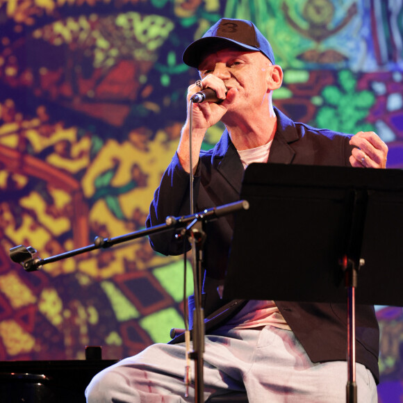 Gaëtan Roussel - Les amis musiciens de Renaud ont donné un concert à la Mairie du 13ème à Paris le 5 septembre 2024, en hommage au chanteur et à l'occasion de l'exposition "Renaud, Des mots et des images" et de la sortie d'un recueil regroupant des oeuvres d'artistes contemporains illustrant ses chansons par vingt artistes. © Coadic Guirec/Bestimage