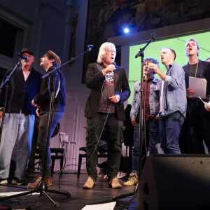 Le chanteur Renaud (Renaud Séchan), Gaëtan Roussel et Gauvain Sers - Les amis musiciens de Renaud ont donné un concert à la Mairie du 13ème à Paris le 5 septembre 2024, en hommage au chanteur et à l'occasion de l'exposition "Renaud, Des mots et des images" et de la sortie d'un recueil regroupant des oeuvres d'artistes contemporains illustrant ses chansons par vingt artistes © Coadic Guirec/Bestimage