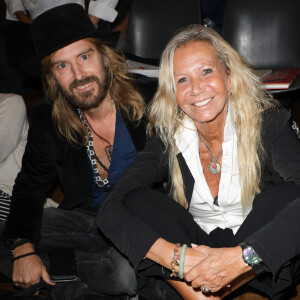 Fiona Gelin et son compagnon Richard Baudoin - Les amis musiciens de Renaud ont donné un concert à la Mairie du 13ème à Paris le 5 septembre 2024, en hommage au chanteur et à l'occasion de l'exposition "Renaud, Des mots et des images" et de la sortie d'un recueil regroupant des oeuvres d'artistes contemporains illustrant ses chansons par vingt artistes © Coadic Guirec/Bestimage