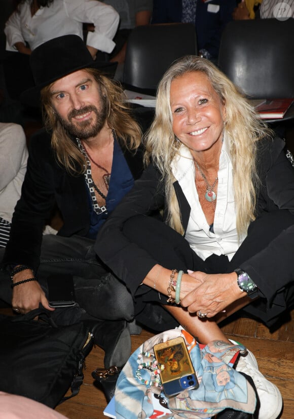 Fiona Gelin et son compagnon Richard Baudoin - Les amis musiciens de Renaud ont donné un concert à la Mairie du 13ème à Paris le 5 septembre 2024, en hommage au chanteur et à l'occasion de l'exposition "Renaud, Des mots et des images" et de la sortie d'un recueil regroupant des oeuvres d'artistes contemporains illustrant ses chansons par vingt artistes © Coadic Guirec/Bestimage