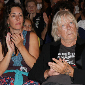 Le chanteur Renaud (Renaud Séchan) et sa femme Cerise - Les amis musiciens de Renaud ont donné un concert à la Mairie du 13ème à Paris le 5 septembre 2024, en hommage au chanteur et à l'occasion de l'exposition "Renaud, Des mots et des images" et de la sortie d'un recueil regroupant des oeuvres d'artistes contemporains illustrant ses chansons par vingt artistes © Coadic Guirec/Bestimage