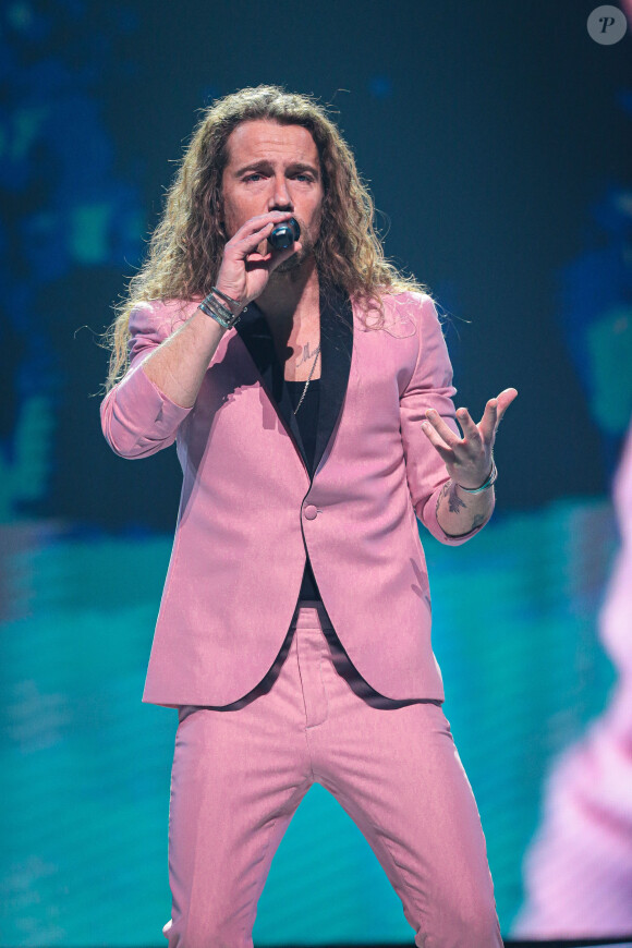 Exclusif - Julien Doré est en concert au Zenith Arena à Lille le 10 décembre 2022. © Stéphane Vansteenkiste / Bestimage 