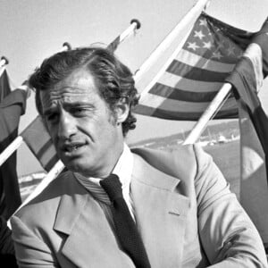 Dossier de l'acteur Jean-Paul Belmondo faisant la promotion de son film Stavisky au 27e Festival de Cannes en 1974. Photo par APS-Medias/ABACAPRESS.COM