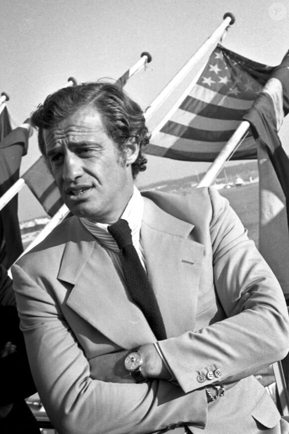 Dossier de l'acteur Jean-Paul Belmondo faisant la promotion de son film Stavisky au 27e Festival de Cannes en 1974. Photo par APS-Medias/ABACAPRESS.COM