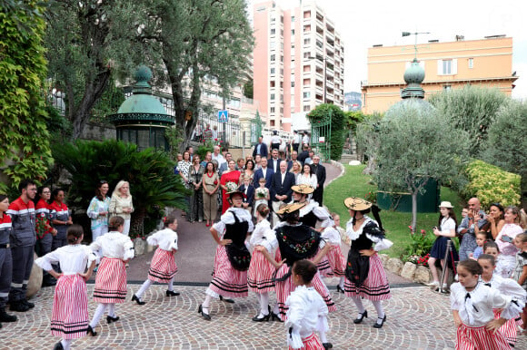 Identique à celui de son père, le prince Albert : pantalon beige, chemise blanche et veste noir accordée aux chaussures de ville. Un combo gagnant à coup sûr !
Traditionnel Pique Nique des Monégasques "U Cavagnetu" dans le Parc princesse Antoinette, en présence du prince Albert II de Monaco et de la princesse Charlene accompagnés par leurs enfants le prince Jacques de Monaco, marquis des Baux, et La princesse Gabriella de Monaco, comtesse de Carladès, à Monaco, le 7 septembre 2024. © Jean-Charles Vinaj/Pool Monaco/Bestimage 