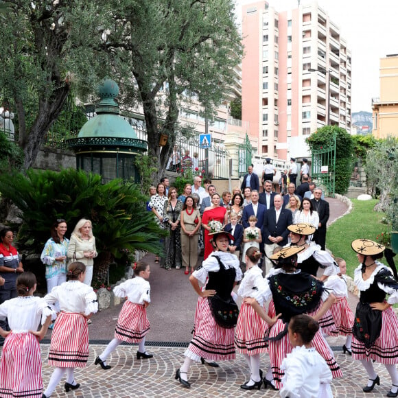 Identique à celui de son père, le prince Albert : pantalon beige, chemise blanche et veste noir accordée aux chaussures de ville. Un combo gagnant à coup sûr !
Traditionnel Pique Nique des Monégasques "U Cavagnetu" dans le Parc princesse Antoinette, en présence du prince Albert II de Monaco et de la princesse Charlene accompagnés par leurs enfants le prince Jacques de Monaco, marquis des Baux, et La princesse Gabriella de Monaco, comtesse de Carladès, à Monaco, le 7 septembre 2024. © Jean-Charles Vinaj/Pool Monaco/Bestimage 