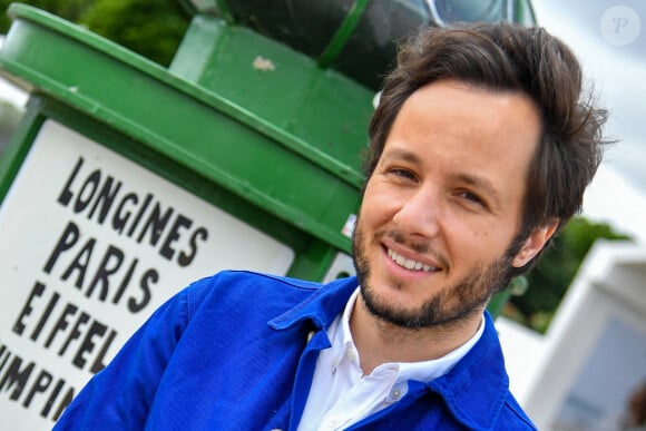 Le chanteur Vianney à la reconnaissance du prix Barnes lors de la 10ème édition du "Longines Paris Eiffel Jumping" à la Plaine de Jeux de Bagatelle à Paris, France, le 22 juin. © Perusseau-Veeren/Bestimage