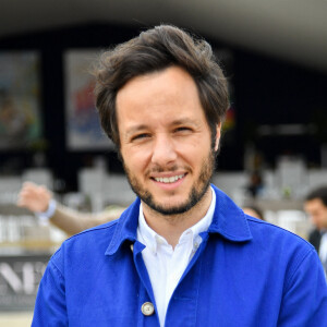 Le chanteur Vianney à la reconnaissance du prix Barnes lors de la 10ème édition du "Longines Paris Eiffel Jumping" à la Plaine de Jeux de Bagatelle à Paris, France, le 22 juin. © Perusseau-Veeren/Bestimage