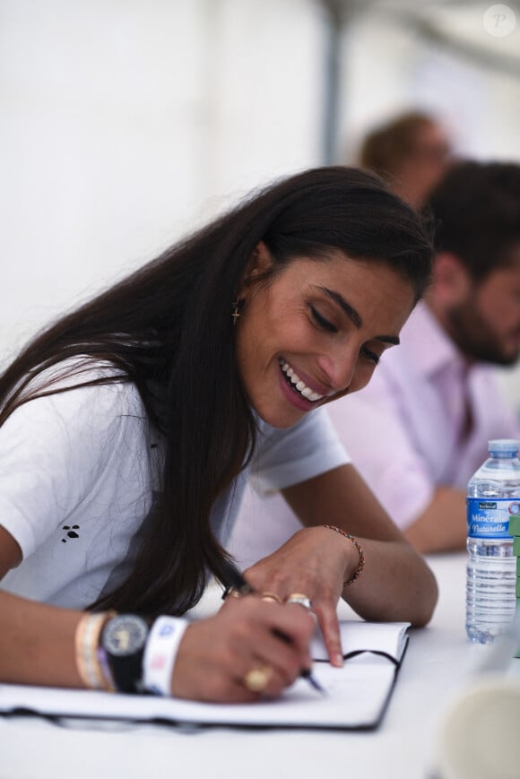 Elle n'avait en effet jamais dévoilé son ventre arrondi
Exclusif - Tatiana Silva - Festival des Livres et des Artistes organisé par l'association "Lecture pour Tous" engagée dans la lutte contre l'illettrisme au Mail Branly à Paris le 3 juillet 2022. © Pierre Perusseau / Jack Tribeca / Bestimage 