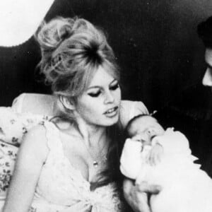 Brigitte Bardot. Photographiée avec son nouveau fils Nicholas Jacques Charrier et son mari, l'acteur Jacques Charrier, à leur domicile parisien. Photo par The Times/News Licensing/ABACAPRESS.COM