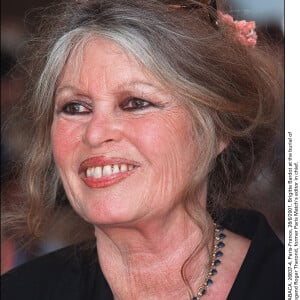 © Khayat-Travers/ABACA. 26837-4. Paris-France, 28/6/2001. Brigitte Bardot à l'enterrement de Roger Therond, légende du photojournalisme et ancien rédacteur en chef de Paris Match.