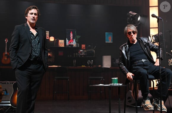 Jacques Dutronc et Thomas Dutronc en showcase de leur tournée "Dutronc & Dutronc" au Centre Evénementiel de Courbevoie le 11 avril 2022 © Coadic Guirec/Bestimage