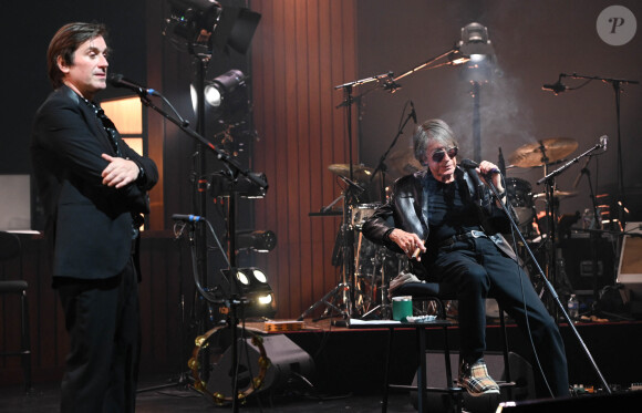 Jacques Dutronc et Thomas Dutronc en showcase de leur tournée "Dutronc & Dutronc" au Centre Evénementiel de Courbevoie le 11 avril 2022. © Coadic Guirec/Bestimage