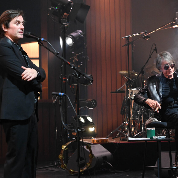 Jacques Dutronc et Thomas Dutronc en showcase de leur tournée "Dutronc & Dutronc" au Centre Evénementiel de Courbevoie le 11 avril 2022. © Coadic Guirec/Bestimage