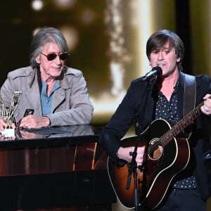 Jacques Dutronc (Victoire d'honneur) et Thomas Dutronc lors de la 37ème cérémonie des Victoires de la musique à la Seine musicale de Boulogne-Billancourt, le 11 février 2022. © Guirec Coadic/Bestimage 