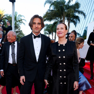 Dimitri Rassam et sa mère Carole Bouquet - Montée des marches du film " Megalopolis " lors du 77ème Festival International du Film de Cannes, au Palais des Festivals à Cannes. Le 16 mai 2024 © Jacovides-Moreau / Bestimage