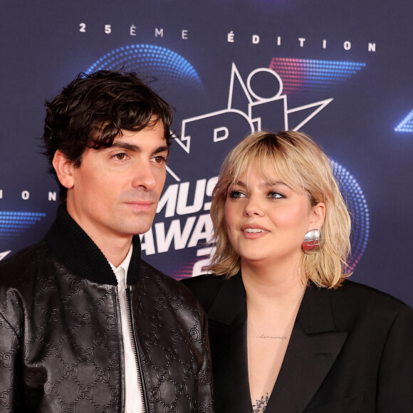 Florian Rossi et sa compagne Louane Emera au photocall de la 25ème cérémonie des "NRJ Music Awards (NMA)" au palais des Festivals et des Congrès de Cannes, France, le 10 novembre 2023. © Dominique Jacovides/Bestimage 