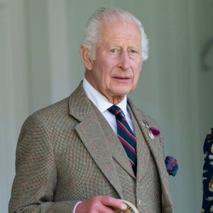 Charles III se porte beaucoup mieux. Il y a quelques mois, le monarque a révélé qu'il souffrait d'un cancer.
Le roi Charles III d'Angleterre et Camilla Parker Bowles, reine consort d'Angleterre, partagent un fou rire lors du Braemar Gathering 2024 © Goff / Bestimage 