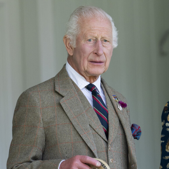 Charles III se porte beaucoup mieux. Il y a quelques mois, le monarque a révélé qu'il souffrait d'un cancer.
Le roi Charles III d'Angleterre et Camilla Parker Bowles, reine consort d'Angleterre, partagent un fou rire lors du Braemar Gathering 2024 © Goff / Bestimage 