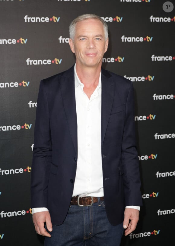 Aujourd'hui, ce trouble n'est plus
Julien Arnaud au photocall de la conférence de presse de rentrée de France Télévisions à Paris, France, le 4 septembre 2024. © Coadic Guirec/Bestimage 