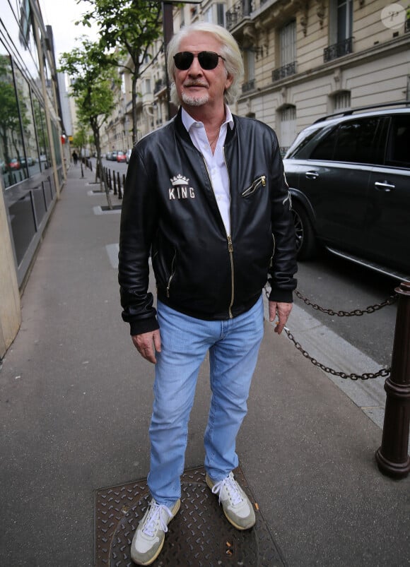 Patrick Sébastien - Les participants de l'émission "Les Grosses Têtes" à la sortie des studios RTL à Paris. Le 27 avril 2023 © Jonathan Rebboah / Panoramic / Bestimage