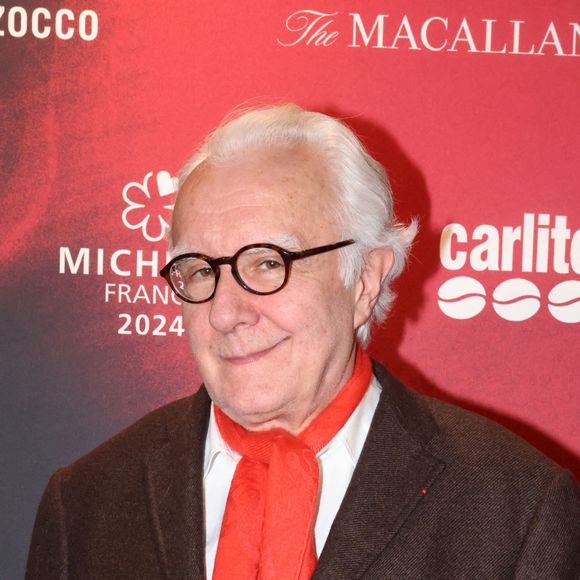En 2021, après 21 ans de collaboration, il a quitté le Plaza Athénée, l'un de ses établissements phares à Paris
Le Chef Alain Ducasse - Photocall de la cérémonie de remise des Etoiles du Guide Michelin au Palais des Congrès de Tours le 19 mars 2024. © Jean-Marc Lhomer/Bestimage 