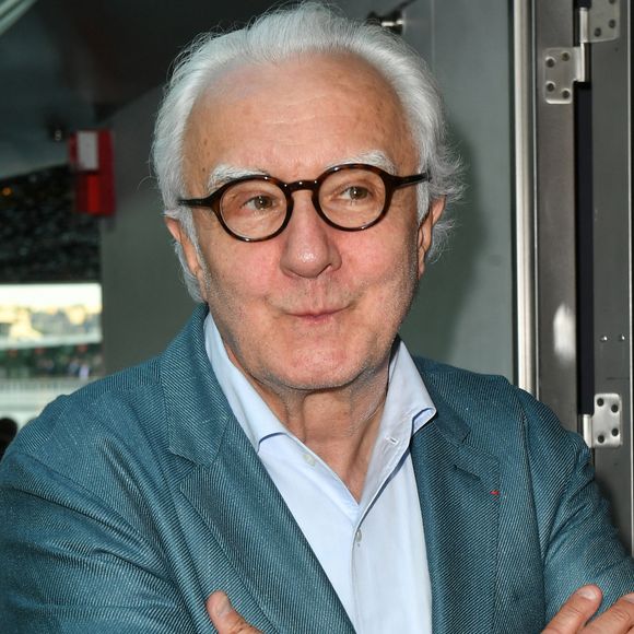 Une réussite qui a failli ne jamais exister puisqu'en 1984, il survit à un crash d'avion dans les Alpes
Alain Ducasse au gala de charité de la Maud Fontenoy Foundation à bord du Ducasse sur Seine à Paris le 6 juin 2023. © Veeren / Bestimage 