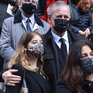 Francis Huster, sa fille Elisa et Cristiana Reali - Obsèques de François Florent ( François Eichholtzer, fondateur du Cours Florent d'art dramatique à Paris) en l'église Saint Roch à Paris, France, le 4 octobre 2021. © Bestimage