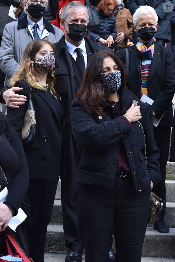 Francis Huster, sa fille Elisa et Cristiana Reali - Obsèques de François Florent ( François Eichholtzer, fondateur du Cours Florent d'art dramatique à Paris) en l'église Saint Roch à Paris, France, le 4 octobre 2021. © Bestimage