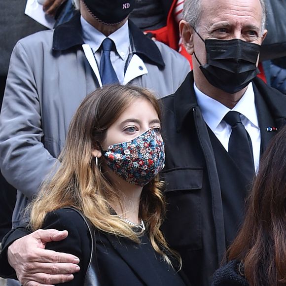 Francis Huster, sa fille Elisa et Cristiana Reali - Obsèques de François Florent ( François Eichholtzer, fondateur du Cours Florent d'art dramatique à Paris) en l'église Saint Roch à Paris, France, le 4 octobre 2021. © Bestimage