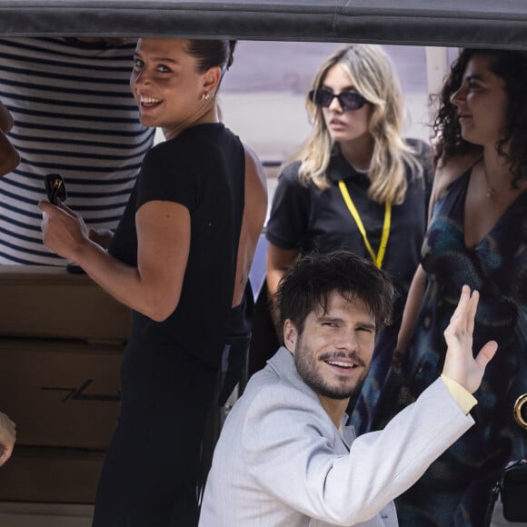 Après s'être donné la réplique dans "Bac Nord", Adèle Exarchopoulos et François Civil se sont retrouvés dans une nouvelle oeuvre de Gilles Lellouche : "L'amour fou".
Adèle Exarchopoulos et François Civil - Arrivées au défilé de mode Jacquemus Cruise "La Casa" à la Casa Malaparte à Capri, Italie, le 10 juin 2024. © Borde-Da Silva/Bestimage 