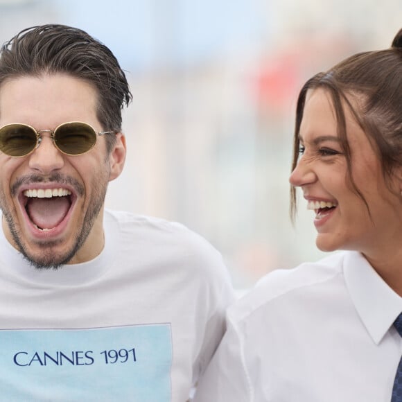 Leur belle complicité ayant été mise à l'honneur lors de la dernière édition du Festival de Cannes, les deux stars ont récemment été aperçues ensemble au défilé Jacquemus, à Capri.
François Civil et Adèle Exarchopoulos - Photocall du film "L'Amour Ouf" (Beating Hearts / Compétition) lors du 77ème Festival International du Film de Cannes (14 - 25 mai 2024), le 24 mai 2024. © Moreau / Jacovides / Bestimage 