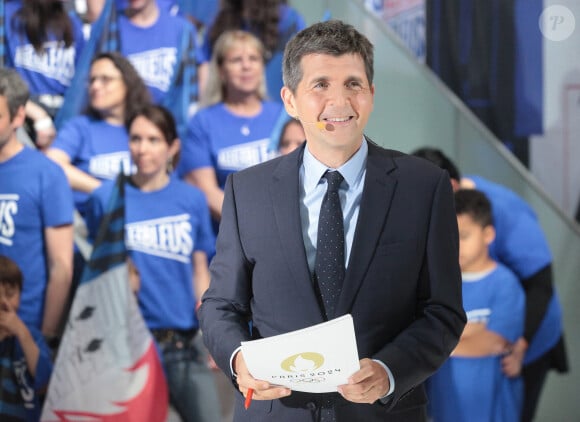 Il a depuis rejoint RTL.
Les porte-drapeaux pour les Jeux Olympiques et Paralympiques de Paris 2024 au Journal télévisé de France 2 en présence de Thomas Sotto à Paris, France, le 12 juillet 2024. © Jonathan Rebboah /Panoramic/Bestimage