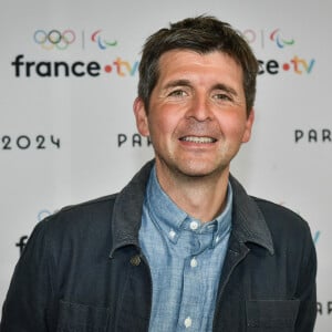 Mais c'est bien avec Thomas Sotto, qu'elle pensait animer la matinale de la seconde chaîne
Le journaliste Thomas Sotto pose pour un photocall avant la conférence de presse "Paris 2024" de France Télévision à Paris le 11 juin 2024. Photo par Firas Abdullah/ABACAPRESS.COM