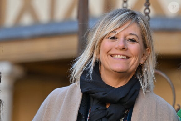 Pour "Le Parisien", Flavie Flament est alors revenue sur ce changement d'animateur
Flavie Flament assiste à la 162e vente aux enchères des vins des Hospices de Beaune le 20 novembre 2022 à Beaune, France. Photo par Julien Reynaud/APS-Medias/ABACAPRESS.COM