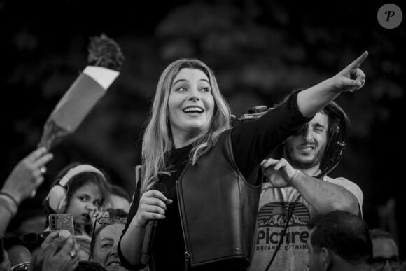 La chanteuse Santa (Samanta Cotta) est en concert sur la scène du festival au Printemps de Pérouges au Château de Saint-Maurice-de-Rémens le 26 juin 2024. © Sandrine Thesillat / Panoramic / Bestimage  