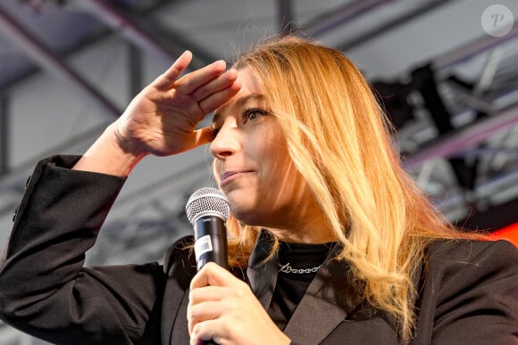 La chanteuse Santa lors de la 11ème édition du Scoop Live Radio Scoop - Soupe en scène du chef Fabrice Bonnot au profit de l'association "Notre Dame des Sans Abri" sur la place de la République à Lyon, France, le 25 novembre 2023. © Sandrine Thesillat/Panoramic/Bestimage 