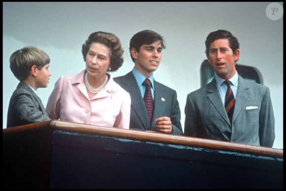 ARCHIVES - Le prince Edward, la reine Elizabeth II, le prince Andrew et le prince Charles en 1976.