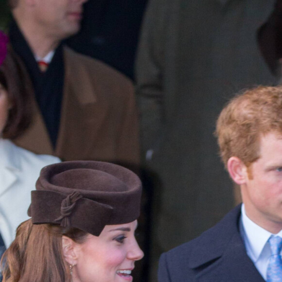 Le prince William, le duc de Cambridge, Catherine Kate Middleton, la duchesse de Cambridge enceinte et le prince Harry - La reine, accompagnée des membres de la famille royale anglaise, assiste à la messe de Noël à Sandringham, le 25 décembre 2014. 