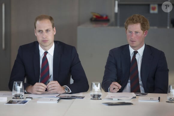 Le prince Harry, entouré du prince William, du prince Charles et de Camilla Parker Bowles, duchesse de Cornouailles, a assisté à la cérémonie d'ouverture des Invictus Games au stade olympique de Londres. Le 10 septembre 2014 