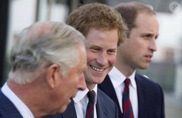 La complicité de toujours vantée depuis le départ ne serait donc qu'un mythe
Le prince Harry, entouré du prince William, du prince Charles et de Camilla Parker Bowles, duchesse de Cornouailles, a assisté à la cérémonie d'ouverture des Invictus Games au stade olympique de Londres. Le 10 septembre 2014 