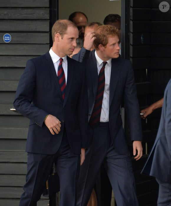 Entre les 2 frères, l'entente n'était pas au beau fixe il y a plusieurs années de cela
Le prince William et prince Harry - Cérémonie d'ouverture des Invictus Games à Londres le 10 septembre 2014. 