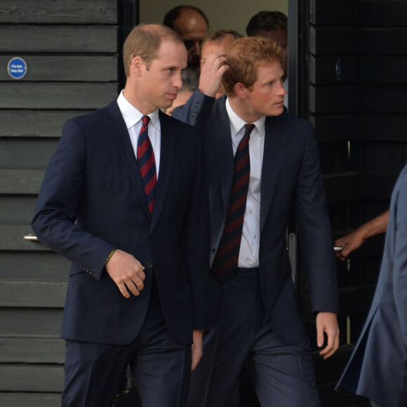 Entre les 2 frères, l'entente n'était pas au beau fixe il y a plusieurs années de cela
Le prince William et prince Harry - Cérémonie d'ouverture des Invictus Games à Londres le 10 septembre 2014. 