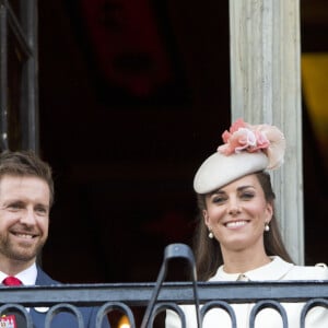 Le Prince William, Catherine Kate Middleton, la duchesse de Cambridge, le Prince Harry - Au balcon de l'Hôtel de ville de Mons, à l'occasion du centième anniversaire de la première guerre mondiale à Mons en Belgique le 4 août 2014. 