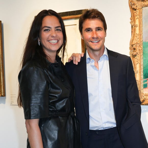 Né en 2020 de ses amours avec Julien Dereims
Anouchka Delon et son mari Julien Dereims - Conférence de presse pour la vente de la collection Alain Delon chez Bonhams Cornette de Saint Cyr à Paris. © Coadic Guirec/Bestimage 