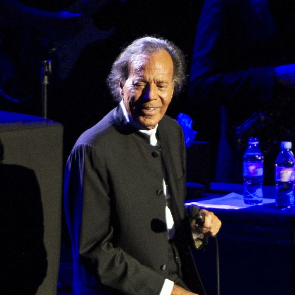 Julio Iglesias va fêter ses 81 ans.
Julio Iglesias se produit lors d'un concert à l'emblématique Royal Albert Hall de Londres, au Royaume-Uni, dans le cadre d'une tournée mondiale à l'occasion de son 75e anniversaire et du 50e anniversaire de sa carrière. Photo par Retna/Photoshoot/ABACAPRESS.COM